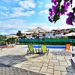 Bretia Apartman Sutivan